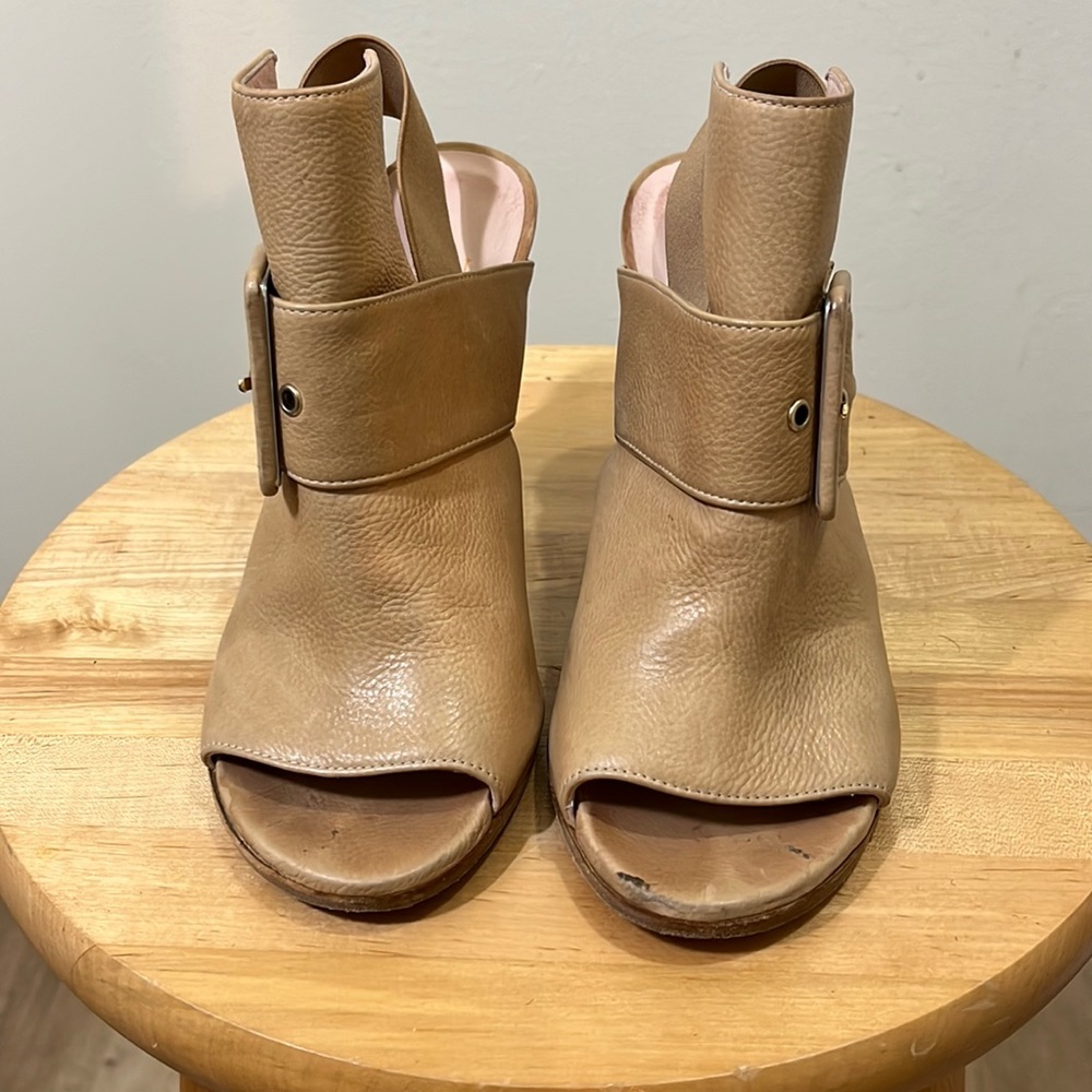 Stuart Weitzman Sunbelt slingback pecan colored heeled bootie. Size 6